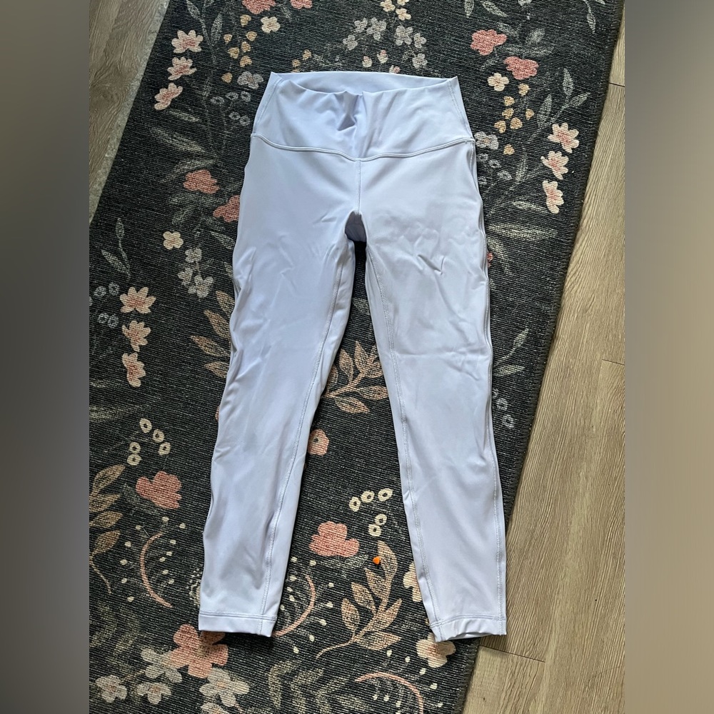 NWOT lululemon Wunder under 25” pastel blue - size 8